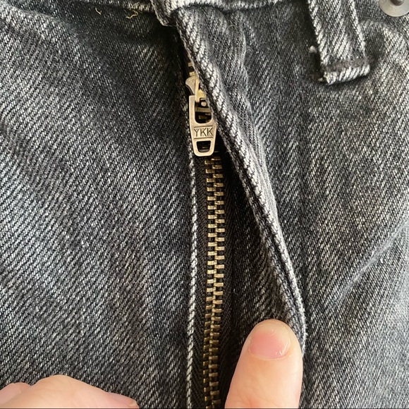 Everlane Relaxed Short Washed Black 100% Cotton Raw Hem Rigid Denim Jean Shorts - Picture 4 of 8